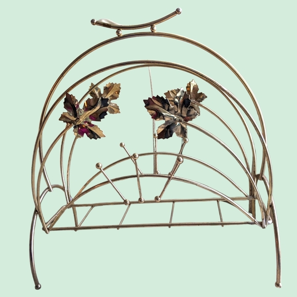 Vintage Brass Leaf pattern magazine paper log holder - Picture 2 of 4